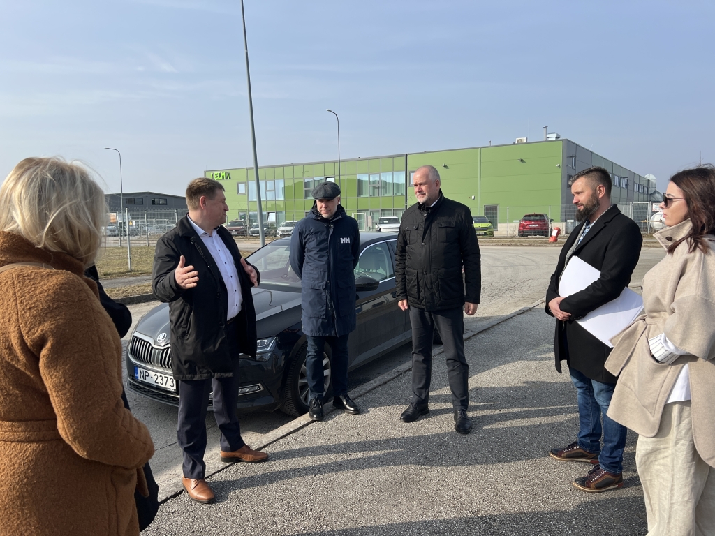 Valmiera LV delegatsioon.jpg
