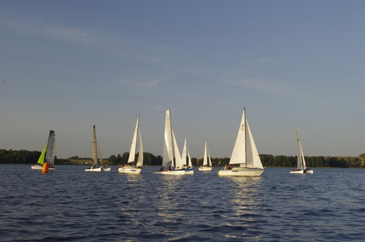 Purjekad järvel